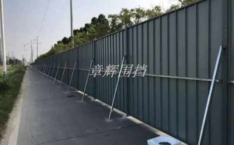 比較pvc圍擋與傳統(tǒng)圍擋的差異和優(yōu)勢(shì)在哪里？（深入探討pvc圍擋與傳統(tǒng)圍擋的區(qū)別及其特點(diǎn)）