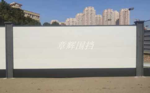 金屬圍擋的材料選擇是否考慮到不同地區的氣候、環境和建筑需求等因素？