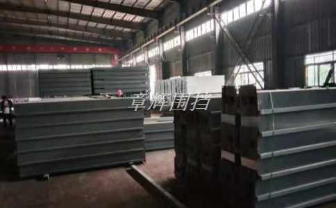 pvc圍擋在道路工程中的作用是什么？